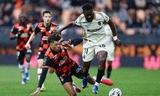 天助洛里昂爆冷击败朗斯：法甲第10逆转法甲第2，登顶梦碎